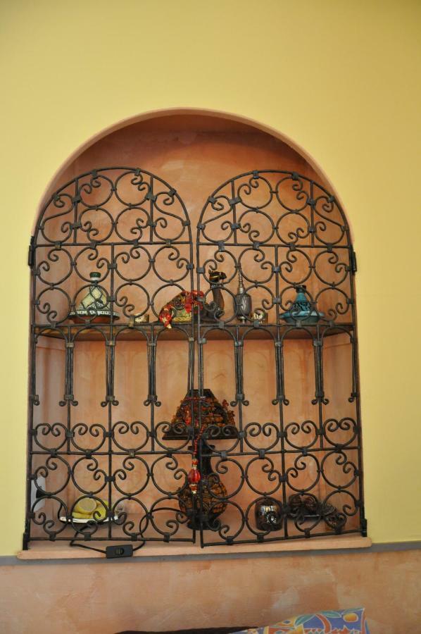 Le Castellou Bed & Breakfast *